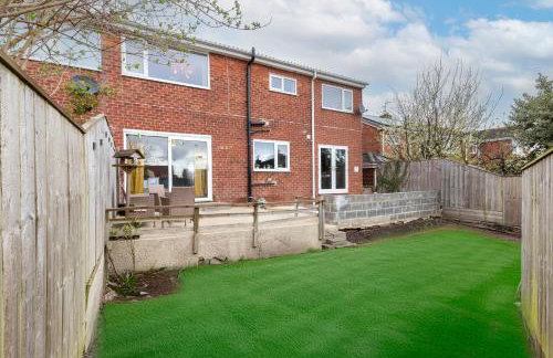 Stunning Bishop Auckland House with 5-bedrooms & 8 Beds Sleeps 12 with Free Parking by PureStay - Foto 74