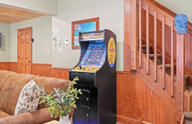 Bear Paw Lodge by Avantstay Hot Tub, Deck, & Fire Pit - Foto 18