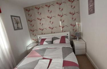 Spacious 4 Bed house with parking and garden at Reading - Photo 16