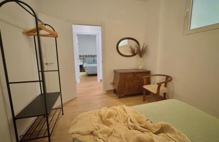 Stunning Home, AC, Beach, Backyard, 4 BR - Photo 31