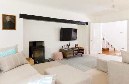 Stunning 5BR Home With Pool - 5 min to Beach - Foto 32