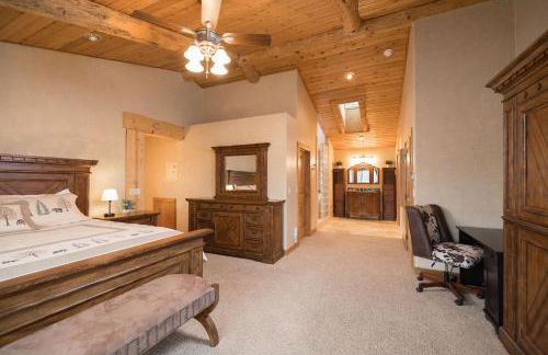 Big Bear Village View Haus is a large pet and kid friendly chalet with hot tub located a short walk to village - Foto 25