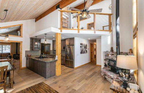 Kokanee at Tahoe Donner - Charming 3 BR - Pool Table - Fireplace - Amenity Access! - Foto 3