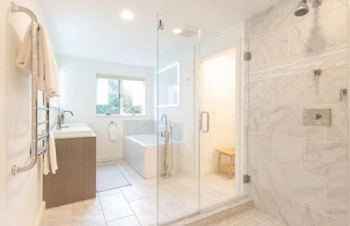 Stunning Home with In-Ground Pool - Photo 20