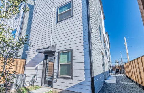 Luxury Charming 3BR 3Bath Free Wi-FI 8 Guests, Gated Home, Houston Downtown - Photo 36