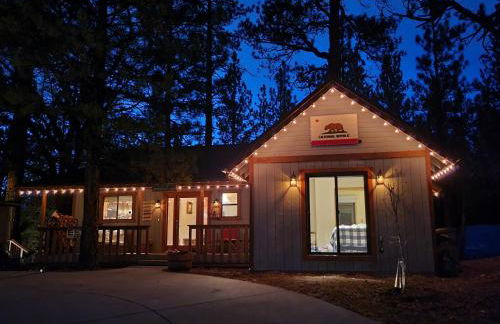 Four Seasons Getaway-Private Hot Spa with Pine Tree Views-Walk to Village and Pineknot Trailhead-Plus King Bed! - Photo 3