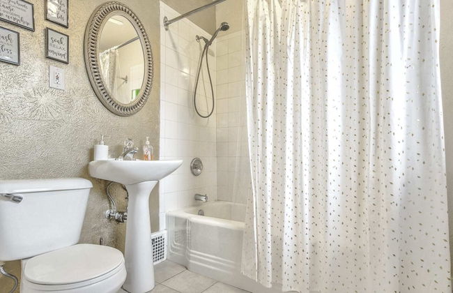 2BR Central Location Big Backyard & Dog Friendly! - Photo 19