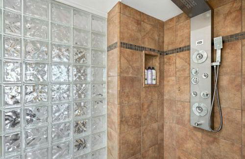 Family Fun 4-bedroom house House with Free Heated Pool & Hot Tub & Game Room & Mini Golf in Chandler - Foto 68