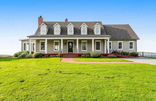 Oceantfront Estate with Luxury Kitchen & Game Room - Photo 42