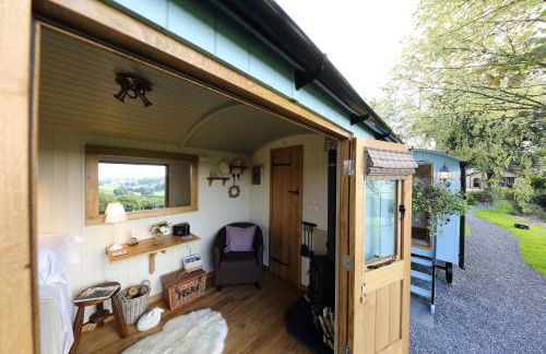 Upper Gelli Luxury Holiday Lodge, Converted Dairy & Cosy Shepherds Huts - Photo 60