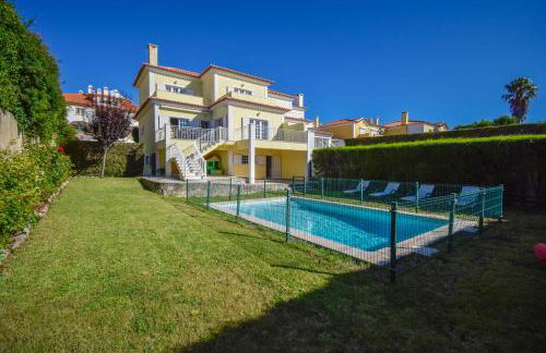 Spacious 4-Bedroom Villa with Private Heated Pool in Quinta da Beloura Sintra Ideal for Families & Long Stays - Foto 1