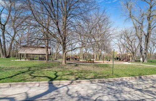 Cozy Evanston Villa with cinema and massage sofa - Foto 35