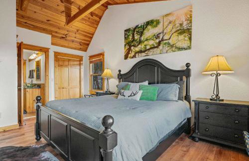 4BR Cabin with Ski Resort, Mtn Views & Hot Tub - Foto 74