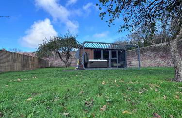 Glamping Pod with Hot Tub in Orchard - Foto 29