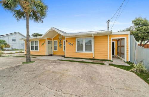 Spacious Dog-Friendly Unit with Game Room & Private Yard, Walk to East PCB Beach - Foto 29