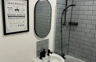 5min to Huddersfield Royal Infirmary Hospital - Foto 10