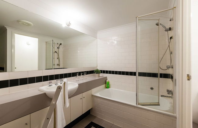 DAWN, 2BDR Carlton Apartment - Photo 19