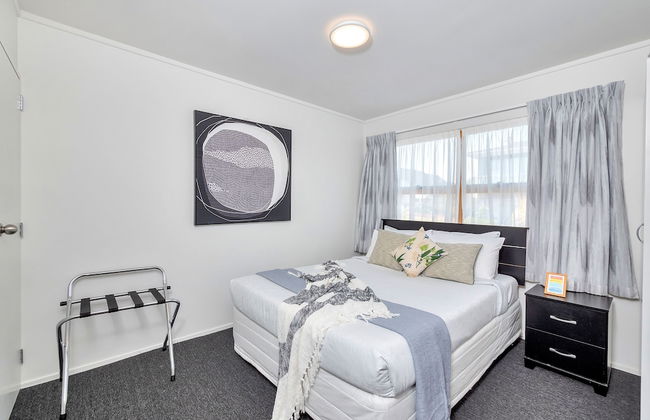 Bright 3 Bedroom near St Lukes Mall 3 - Photo 6