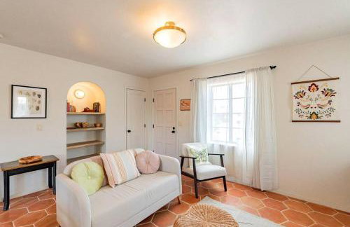 Cute & Cozy 2BR 1BA Adobe w Firepit Near UA & UMC - Foto 23