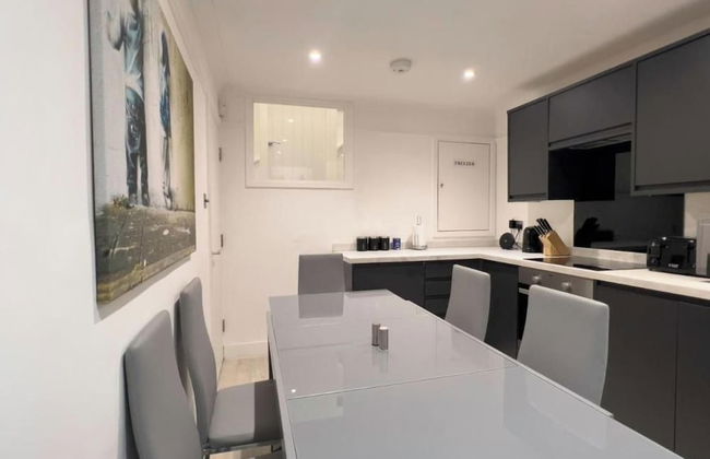 Apartmentsleeps8-wifi-famillyfriendly-citycentre - Photo 5