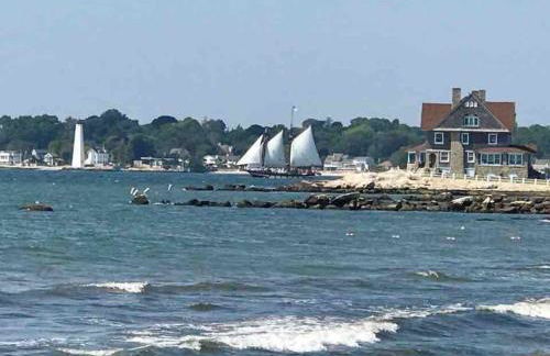 Exceptional Contemporary Retreat with 4 King Beds in Mystic CT - Foto 64