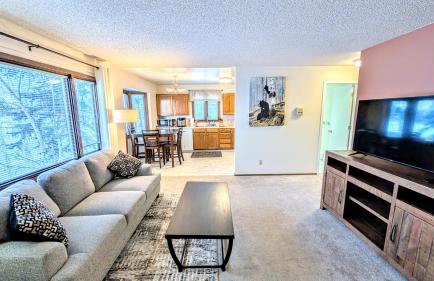 Spacious Downtown 2-bdrm Apartment - Photo 22