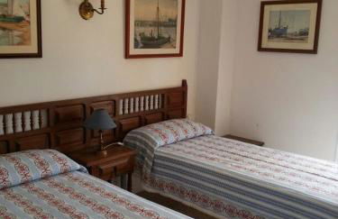 SPACIOUS FLAT WITH SEA VIEWS, FOR 8 PEOPLE WITH 3 BEDROOMS, 2 BATHROOMS and NEXT TO THE BEACH!! - Foto 31