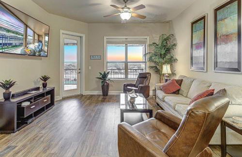 Chic 2BD with Balcony Pool Hot Tub & Marina Views - Foto 16