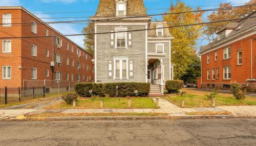 City Charm Walk to Trinity & Hospital with Parking - Foto 4