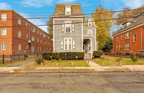 City Charm Walk to Trinity & Hospital with Parking - Foto 4