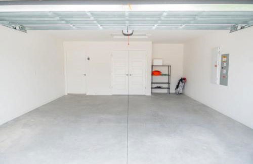 Brand New Designer Home - 5 minutes from East Port - Foto 28