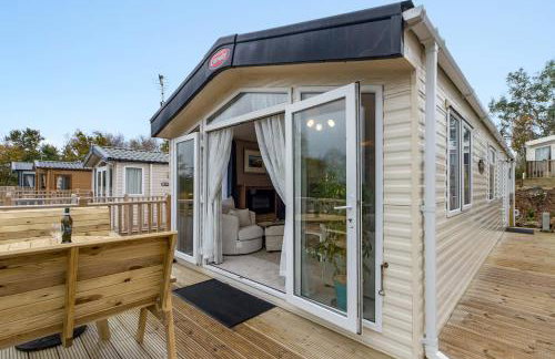 Lake View Holiday Home - Fishing Lakes, Heated Outdoor Swimming Pool 500yrds on Sister Park , Pool Open April to September - Foto 4