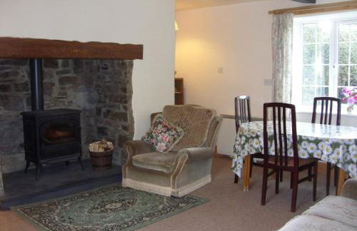 East Hook Holiday Cottages - Daisy Cottage - Photo 2