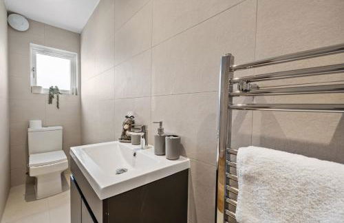 3BR House in Prime Barnet Location with Driveway - Foto 19