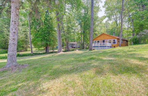 Charming Michigan Cottage with Sunroom and Lake Access - Foto 22