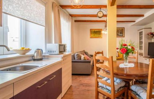 2 Bedroom Amazing Apartment In Veli Brgud - Photo 3