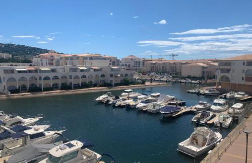 CHARMANT T2 VUE MARINA PLAGES A PIED - Foto 1