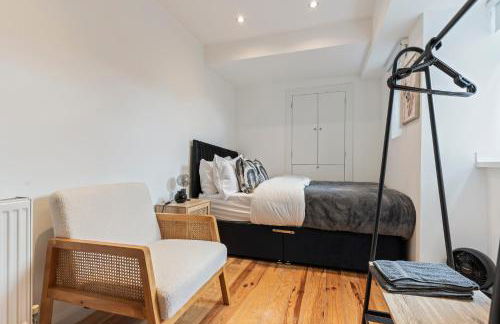 Charming 2-Bed Flat with Garden in London - Foto 15