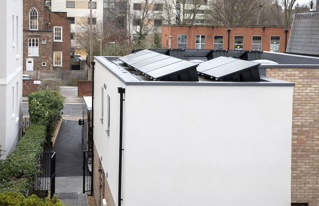 Elliot Oliver - Exquisite 2 Bedroom Apartment With Garden, Parking & EV Charger - Photo 17