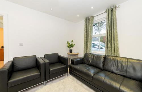 Charming Modern Home in Central Wokingham - Pass the Keys - Foto 13