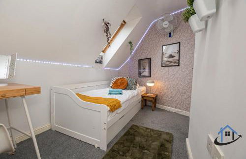 Garfield House, 3 bed house, sleeps 7, Nr Rushden Lakes, allocated parking, corporates welcome - Foto 28