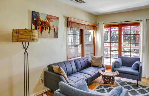 Entire House,Convinient location in Los Angeles , near Universal, Hollywood, Pets Friendly, Free WIFI - Foto 4