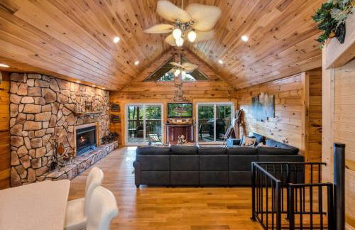 Mountain Views - Firepit - Gas Fireplace - Sleeps 15 - Foto 14