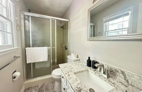 Serene Landing Place near Downtown Cary - Foto 18