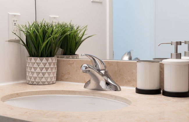 Modern Condo in Financial District - Photo 25