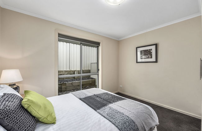 Megan Court Apartments - Photo 2