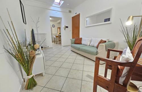 La CasEtta Bilocale Centrale con Terrazza ParkFree Wifi MiniPC PS4 AC - Foto 7