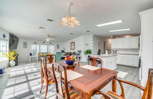 Waterfront Weeki Wachee Home with Fire Pit! - Foto 16