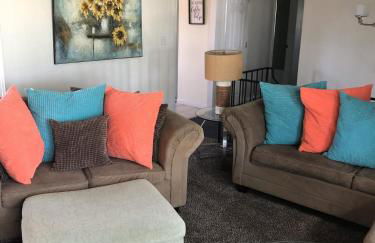 Spacious and Walk to the Beach with Central AC and Outdoor Shower - Photo 7