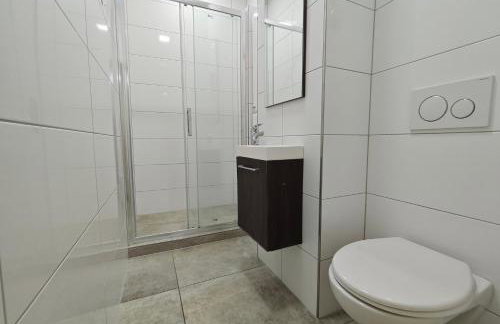 Spacious Worker Apartments with Rooftop Terrace - Up to 21 Guests - Foto 13